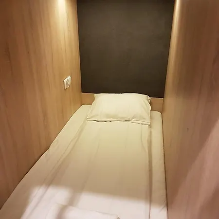 Hostal Hostel By The Castle Cracovia